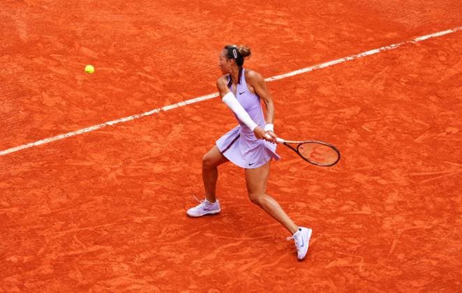 Qinwen Zheng in fourth round action French Open Tennis, Day Eight, Tennis, Roland Garros, Paris, France - 01 Jun 2025 EDITORIAL USE ONLY No use with unauthorised audio, video, data, fixture lists, club league logos or live services. Online in-match use limited to 120 images, no video emulation. No use in betting, games or single club league player publications. Copyright: xJavierxGarcia Shutterstockx 15334656af
