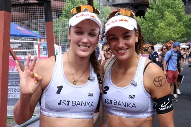 Beach Pro Tour Ostrava, 01.06.2025 Beach Pro Tour Ostrava, Beach-Volleyball, Elite16, Ostrava, 01.06.2025 Bild: Freude als Team über Bronze, Vergé-Dépré, Anouk (SUI, 1) und Vergé-Dépré, Zoé (SUI, 2) Copyright: xBEAUTIFULxSPORTS NilsxKoepkex