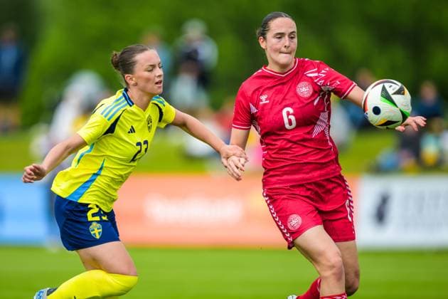 250601 Doris Petz of Sweden and Laura Sehested of Denmark during the International Friendly, Länderspiel, Nationalmannschaft football match between Sweden and Denmark on June 1, 2025 in Borgholm. Photo: Suvad Mrkonjic BILDBYRAN COP 170 SM0400 fotboll football soccer fotball u18 f18 sverige sweden danmark denmark dambbeng Copyright: SUVADxMRKONJIC BB250601SM014
