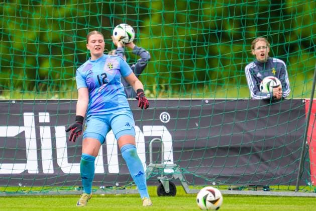 250601 Goalkeeper Izabelle Bardosen of Sweden during the International Friendly, Länderspiel, Nationalmannschaft football match between Sweden and Denmark on June 1, 2025 in Borgholm. Photo: Suvad Mrkonjic BILDBYRAN COP 170 SM0400 fotboll football soccer fotball u18 f18 sverige sweden danmark denmark dambbeng Copyright: SUVADxMRKONJIC BB250601SM017