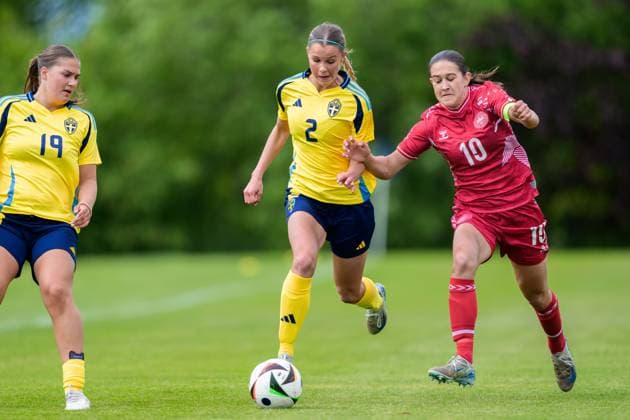 250601 Lova Sternvik of Sweden and Ida-Sofie Rathe of Denmark during the International Friendly, Länderspiel, Nationalmannschaft football match between Sweden and Denmark on June 1, 2025 in Borgholm. Photo: Suvad Mrkonjic BILDBYRAN COP 170 SM0400 fotboll football soccer fotball u18 f18 sverige sweden danmark denmark dambbeng Copyright: SUVADxMRKONJIC BB250601SM019