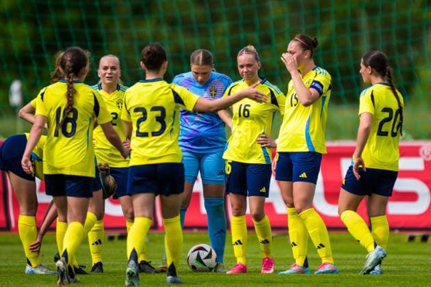 250601 Players of Sweden looks dejected during the International Friendly, Länderspiel, Nationalmannschaft football match between Sweden and Denmark on June 1, 2025 in Borgholm. Photo: Suvad Mrkonjic BILDBYRAN COP 170 SM0400 fotboll football soccer fotball u18 f18 sverige sweden danmark denmark dambbeng depp Copyright: SUVADxMRKONJIC BB250601SM038