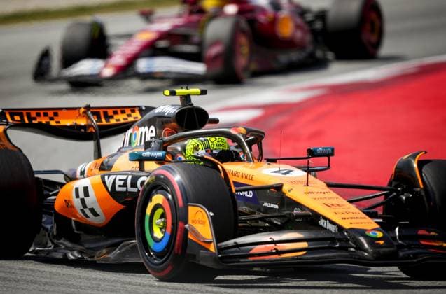 BARCELONA - Lando Norris (McLaren) in action for Lewis Hamilton (Ferrari) at the Circuit de Barcelona-Catalunya during the Spanish Grand Prix. ANP SANDER KING xVIxANPxSportx xxANPxIVx 529107819 originalFilename: 529107819.jpg