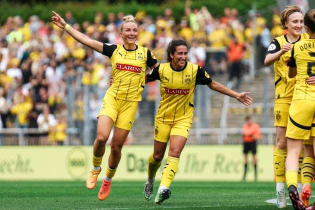 Verbandspokal Finale: BVB - FC Schalke 04; am 01.06.2025 Ann-Sophie Vogel (Borussia Dortmund, 20) und Marah Tayeh (Borussia Dortmund, 7) beim Torjubel zum 1:0 erziehlt durch Annika Enderle (Borussia Dortmund, 19) Verbandspokal Finale: BVB - FC Schalke 04; Dortmund, Stadion Rote Erde am 01.06.2025 Copyright: xBEAUTIFULxSPORTS Freisenx