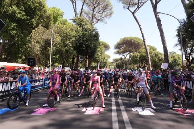 Start of the race during the stage 21 of the Giro d™Italia from Roma to Roma, Italy - Sunday, June 01, 2025. - cycling.  Copyright: xMassimoxPaolone LaPressex