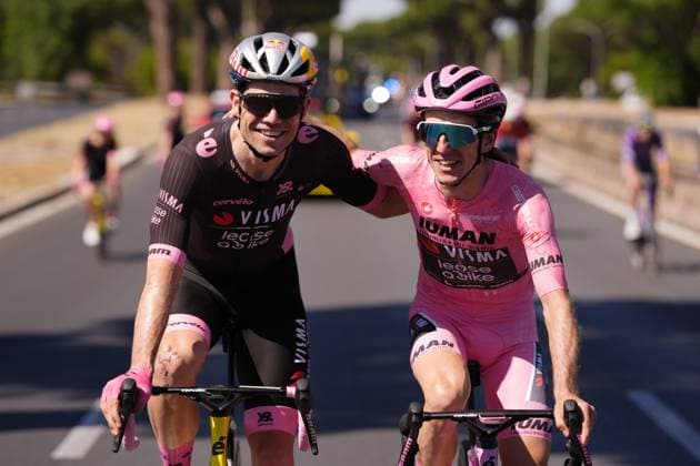 On the right Yates Simon Philip of Team Visma Lease A Bike pink jersey and Pedersen Mads of Lidl-Trek cyclamen jersey during the stage 21 of the Giro d™Italia from Roma to Roma, Italy - Sunday, June 01, 2025. - cycling.  Copyright: xFabioxFerrari LaPressex