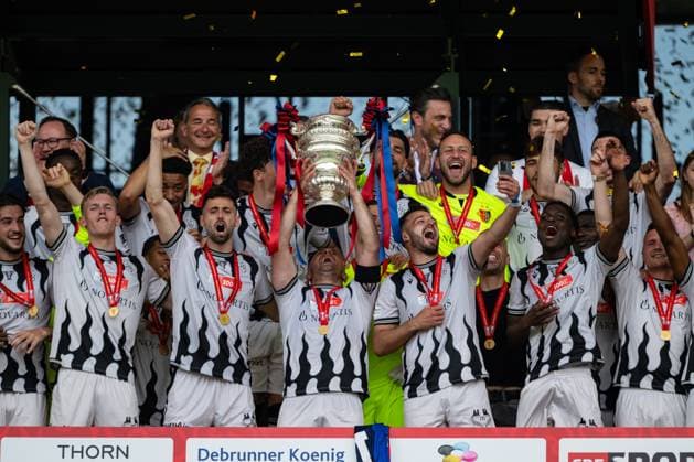 Sport Themen der Woche KW22 Sport Bilder des Tages Bern, Bern, June 01 2025: Xherdan Shaqiri (10 FC Basel) with the Switzerland Cup Trophy during the Switzerland Cup final football game between FC Biel-Bienne 1896 and FC Basel 1893 at Wankdorf Stadium in Bern, Switzerland. (Kjetil Waber SPP)  Copyright: xKjetilxWaberx xSPPx spp-en-KjWaSp-SF_250601_182924