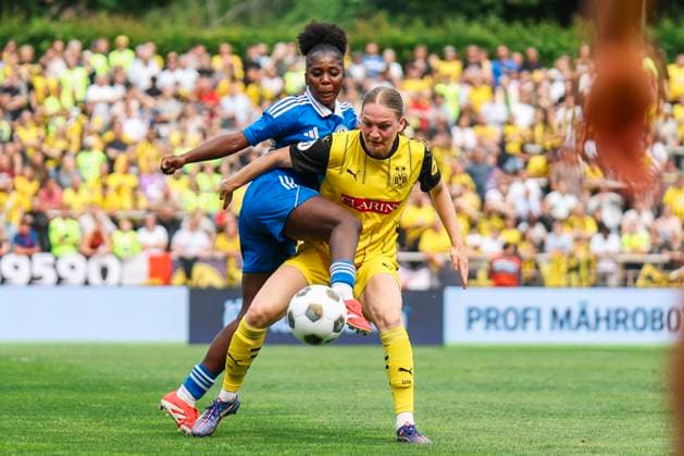 Verbandspokal Finale: BVB - FC Schalke 04; am 01.06.2025 Tracy Boahen (FC Schalke 04, 15) im Zweikampf mit Annika Enderle (Borussia Dortmund, 19) Verbandspokal Finale: BVB - FC Schalke 04; Dortmund, Stadion Rote Erde am 01.06.2025 Copyright: xBEAUTIFULxSPORTS Freisenx