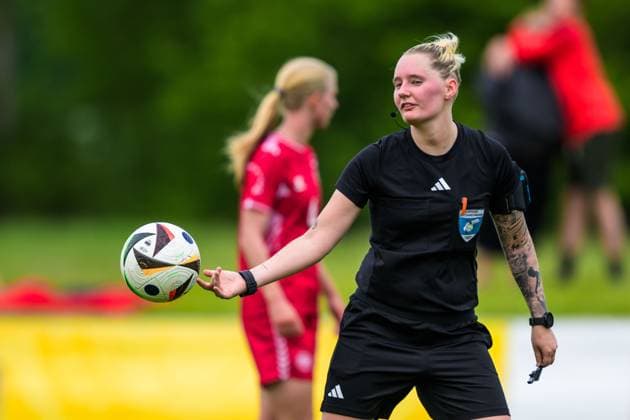 250601 Referee Isabelle Svensson during the International Friendly, Länderspiel, Nationalmannschaft football match between Sweden and Denmark on June 1, 2025 in Borgholm. Photo: Suvad Mrkonjic BILDBYRAN COP 170 SM0400 fotboll football soccer fotball u18 f18 sverige sweden danmark denmark dambbeng Copyright: SUVADxMRKONJIC BB250601SM091