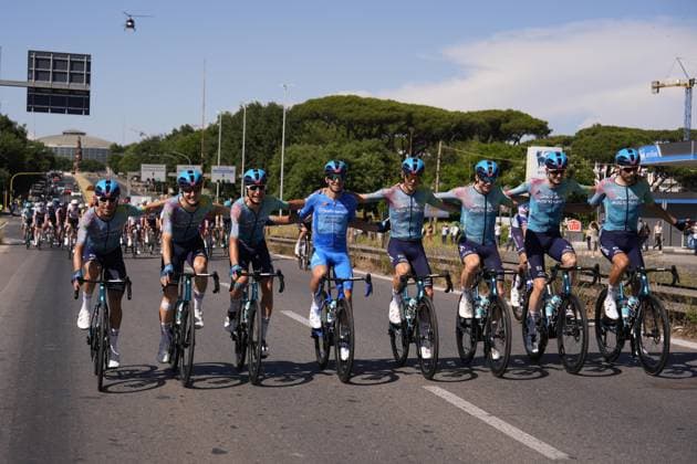 Fortunato Lorenzo of Xds Astana Team azure jersey with his team during the stage 21 of the Giro d™Italia from Roma to Roma, Italy - Sunday, June 01, 2025. - cycling.  Copyright: xFabioxFerrari LaPressex