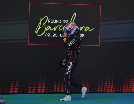 01.06.2025, Circuit de Catalunya, Barcelona, Formel 1 Aramco Grand Prix von Spanien 2025 , im Bild Ein gefrusteter Max Verstappen (NLD), Oracle Red Bull Racing nach dem Rennen. (Photo by Hasan Bratic DeFodi Images)