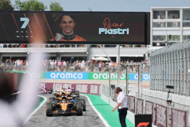 Oscar Piastri of Australia and McLaren , Race, F1 Grand Prix of Spain, am 01. June 2025 in Barcelona, Spain. (Foto von Diogo Cardoso DeFodi Images) Oscar Piastri of Australia and McLaren , Race, F1 Grand Prix of Spain, Circuit de Barcelona-Catalunya on June 1, 2025 in Barcelona, Spain. (Photo by Diogo Cardoso DeFodi Images)