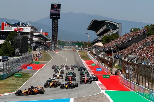 Start, 81 Oscar Piastri (AUS, McLaren F1 Team), 4 Lando Norris (GBR, McLaren F1 Team), 1 Max Verstappen (NLD, Oracle Red Bull Racing), F1 Grand Prix of Spain at Circuit de Barcelona-Catalunya on June 1, 2025 in Barcelona, Spain. (Photo by HOCH ZWEI) Barcelona Spain