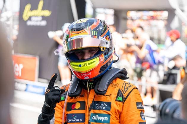 Oscar Piastri (McLaren Formula 1 Team, Australien, 81) jubelt im Parc Ferme ueber den Sieg, ESP, Formel 1 Weltmeisterschaft, Aramco Grand Prix von Spanien, Circuit de Barcelona Catalunya, Rennen, Saison 2025, 01.06.2025 ESP, Formel 1 Weltmeisterschaft, Aramco Grand Prix von Spanien, Circuit de Barcelona Catalunya, Rennen, Saison 2025, 01.06.2025 Barcelona Copyright: xEibner-Pressefoto Memmlerx EP_MMR