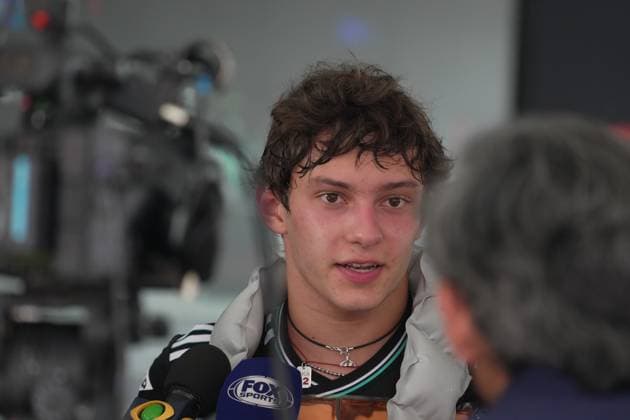 01.06.2025, Circuit de Catalunya, Barcelona, Formel 1 Aramco Grand Prix von Spanien 2025 , im Bild Ein sichtlich enttäuschter Andrea Kimi Antonelli (ITA), Mercedes-AMG Petronas Formula One Team nach seinem Ausfall. (Photo by Hasan Bratic DeFodi Images)