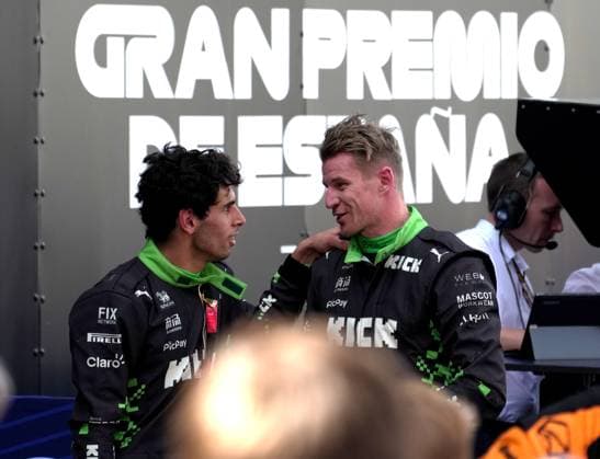 Formel 1 Aramco Grand Prix von Spanien 2025 01.06.2025, Circuit de Catalunya, Barcelona, Formel 1 Aramco Grand Prix von Spanien 2025 , im Bild Nico Hülkenberg (DEU), Stake F1 Team Kick Sauber freut sich über seinen 5.Platz in Barcelona, Gabriel Bortoleto (BRA), Stake F1 Team Kick Sauber.