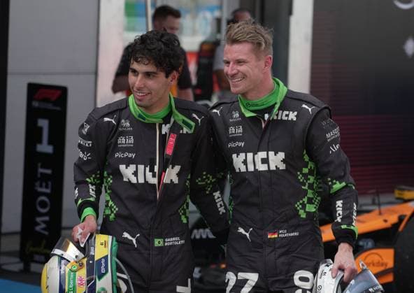 Formel 1 Aramco Grand Prix von Spanien 2025 01.06.2025, Circuit de Catalunya, Barcelona, Formel 1 Aramco Grand Prix von Spanien 2025 , im Bild Nico Hülkenberg (DEU), Stake F1 Team Kick Sauber freut sich über seinen 5.Platz in Barcelona, Gabriel Bortoleto (BRA), Stake F1 Team Kick Sauber.
