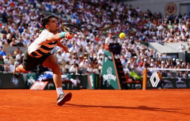 Carlos Alcaraz French Open Tennis, Day Eight, Tennis, Roland Garros, Paris, France - 01 Jun 2025 EDITORIAL USE ONLY No use with unauthorised audio, video, data, fixture lists, club league logos or live services. Online in-match use limited to 120 images, no video emulation. No use in betting, games or single club league player publications. Copyright: xJavierxGarcia Shutterstockx 15334656ah