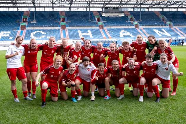 Regionalliga-Nordost Frauen: F.C. Hansa Rostock vs. 1. FFV Erfurt; Rostock; 01.06.2025 Siegerfoto 1. FFV Erfurt Regionalliga-Nordost Frauen: F.C. Hansa Rostock vs. 1. FFV Erfurt; Ostseestadion Rostock; 01.06.2025 Copyright: xBEAUTIFULxSPORTS Duehringx