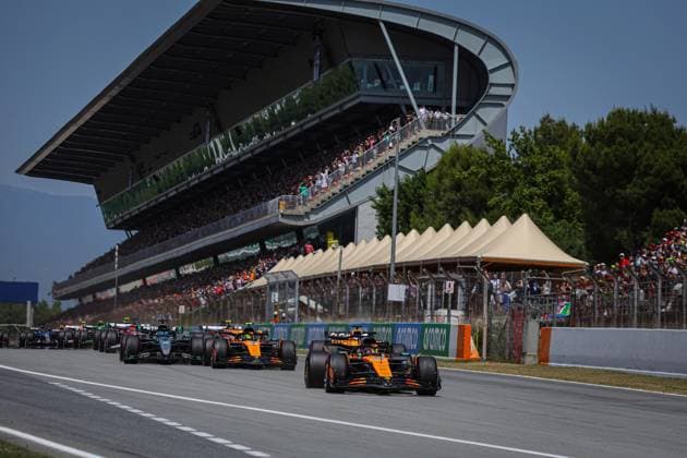 Start, 81 Oscar Piastri (AUS, McLaren F1 Team), 1 Max Verstappen (NLD, Oracle Red Bull Racing), 4 Lando Norris (GBR, McLaren F1 Team), 63 George Russell (GBR, Mercedes-AMG Petronas F1 Team), F1 Grand Prix of Spain at Circuit de Barcelona-Catalunya on June 1, 2025 in Barcelona, Spain. (Photo by HOCH ZWEI) Barcelona Spain