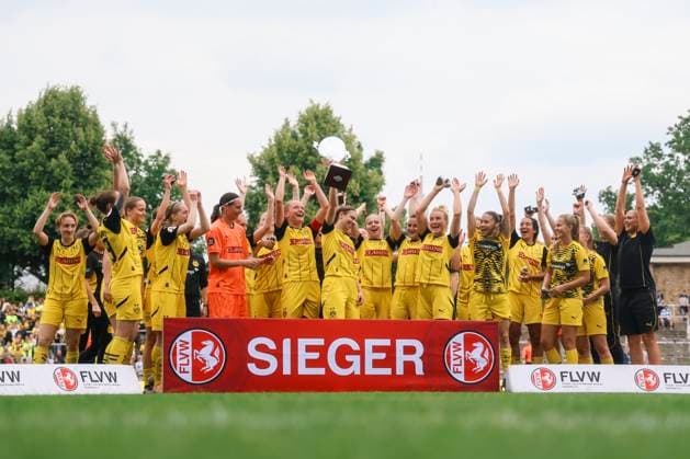 Verbandspokal Finale: BVB - FC Schalke 04; am 01.06.2025 BVB Frauen gewinnen den Pokal Verbandspokal Finale: BVB - FC Schalke 04; Dortmund, Stadion Rote Erde am 01.06.2025 Copyright: xBEAUTIFULxSPORTS Freisenx