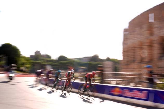 The pack rides during the stage 21 of the Giro d™Italia from Roma to Roma, Italy - Sunday, June 01, 2025. - cycling.  Copyright: xFabioxFerrari LaPressex