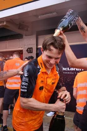 Oscar Piastri (McLaren Formula 1 Team, 81), Mclaren, Post Race Celebrations, Race day, ESP, Formel 1 Weltmeisterschaft, Aramco Grand Prix von Spanien, Circuit de Barcelona Catalunya, Saison 2025, 01.06.2025 ITA, Formel 1 Weltmeisterschaft, Spanish Grand Prix, 01.06.2024 Barcelona Copyright: xEibner-Pressefoto AnnikaxGrafx EP_AGF