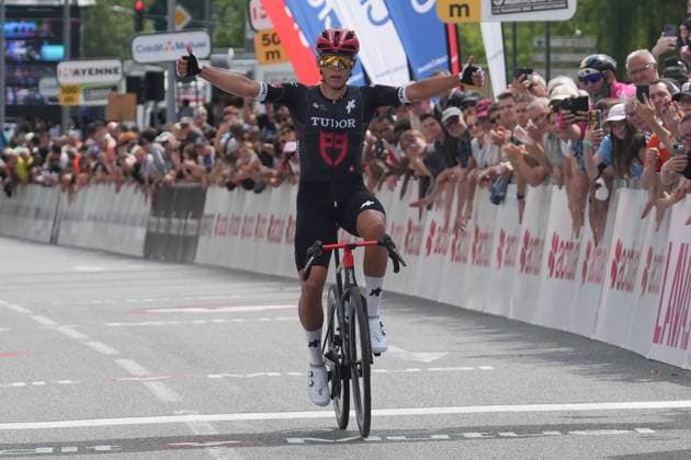 CYCLING - BOUCLES DE LA MAYENNE 2025 - STAGE 3 Pierre Latour during the Stage 3 of the Boucles de la Mayenne - CrÃ dit Mutuel, UCI ProSeries Cycling event, Javron-les-Chapelles - Laval (163,4 Km) on 1 June 2025 in Laval, France - Photo Laurent Lairys PSNEWZ LavalFrance  Copyright: xLaurentxLairysx