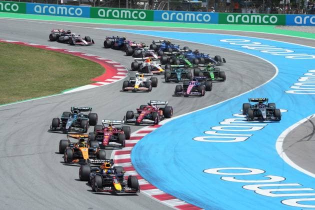 Formel 1 Aramco Grand Prix von Spanien 2025 01.06.2025, Circuit de Catalunya, Barcelona, Formel 1 Aramco Grand Prix von Spanien 2025 , im Bild Rennstart:, Oscar Piastri (AUS), McLaren F1 Team, Max Verstappen (NLD), Oracle Red Bull Racing, Lando Norris (GBR), McLaren F1 Team, George Russell (GBR), Mercedes-AMG Petronas Formula One Team, Charles Leclerc (MCO), Scuderia Ferrari HP