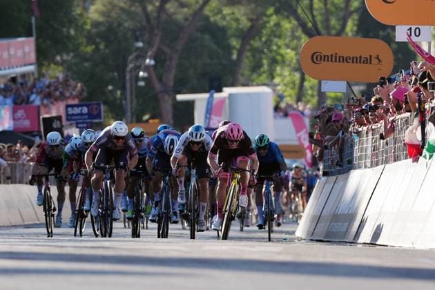 Olav Kooij of Team Visma Lease A Bike winner of the stage on the finish line during the stage 21 of the Giro d™Italia from Roma to Roma, Italy - Sunday, June 01, 2025. - cycling.  Copyright: xGianxMattiaxD Alberto LaPressex