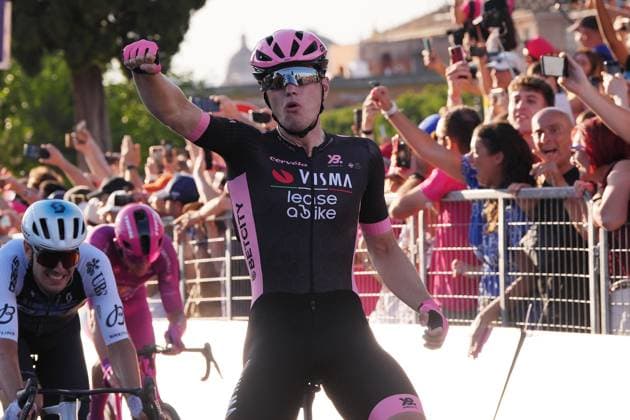 Olav Kooij of Team Visma Lease A Bike winner of the stage on the finish line during the stage 21 of the Giro d™Italia from Roma to Roma, Italy - Sunday, June 01, 2025. - cycling.  Copyright: xFabioxFerrari LaPressex