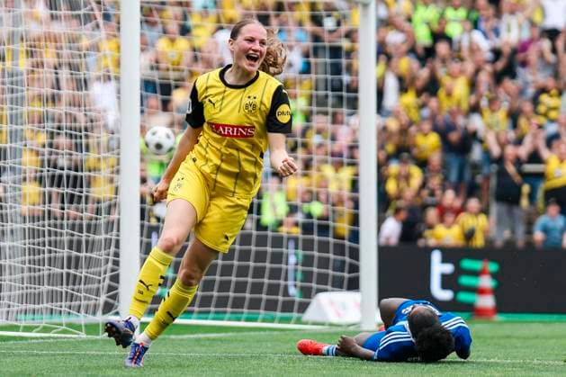 Verbandspokal Finale: BVB - FC Schalke 04; am 01.06.2025 Annika Enderle (Borussia Dortmund, 19)jubelt zum 2:0 Verbandspokal Finale: BVB - FC Schalke 04; Dortmund, Stadion Rote Erde am 01.06.2025 Copyright: xBEAUTIFULxSPORTS Freisenx