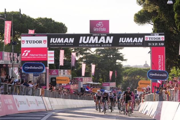 Olav Kooij of Team Visma Lease A Bike winner of the stage on the finish line during the stage 21 of the Giro d™Italia from Roma to Roma, Italy - Sunday, June 01, 2025. - cycling.  Copyright: xFabioxFerrari LaPressex