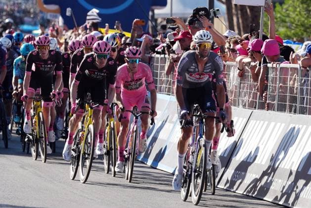 Britain s Simon Philip Yates of Team Visma Lease A Bike pink jersey during the stage 21 of the Giro d™Italia from Roma to Roma, Italy - Sunday, June 01, 2025. - cycling.  Copyright: xGianxMattiaxD Alberto LaPressex