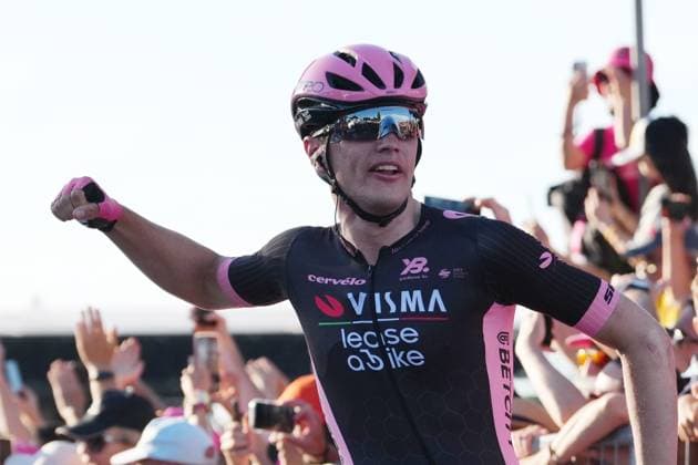 Olav Kooij of Team Visma Lease A Bike winner of the stage on the finish line during the stage 21 of the Giro d™Italia from Roma to Roma, Italy - Sunday, June 01, 2025. - cycling.  Copyright: xGianxMattiaxD Alberto LaPressex