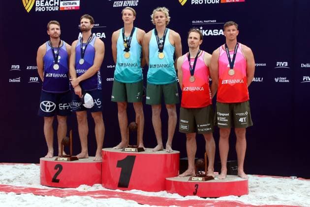 Beach Pro Tour Ostrava, 01.06.2025 Beach Pro Tour Ostrava, Beach-Volleyball, Elite16, Ostrava, 01.06.2025 Bild: Das Podium der Herren (v.l.n.r), Sorum, Christian Sandlie (NOR, 2), Mol, Anders Berntsen (NOR, 1), Hellvig, Jonatan (SWE, 1), Ahman, David (SWE, 2), Perusic, Ondrej (CZE, 1), Schweiner, David (CZE, 2) Copyright: xBEAUTIFULxSPORTS NilsxKoepkex