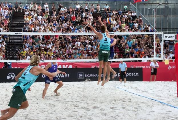 Beach Pro Tour Ostrava, 01.06.2025 Beach Pro Tour Ostrava, Beach-Volleyball, Elite16, Ostrava, 01.06.2025 Bild: Åhman, David (SWE, 1) und Hellvig, Jonatan (SWE, 2) gegen Mol, Anders Berntsen (NOR, 1) und Sørum, Christian Sandlie (NOR, 2) Copyright: xBEAUTIFULxSPORTS NilsxKoepkex