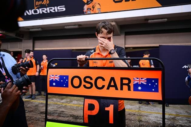 F1 Grand Prix of Spain Oscar Piastri of the McLaren F1 Team celebrates with his team after the race of the Spanish GP, the 9th round of the Formula 1 World Championship, WM, Weltmeisterschaft at Circuit de Catalunya in Montmelo, Catalunya, Spain, on June 1, 2025. MontmelÃ² Catalunya Spain  Copyright: xAndreaxDiodatox originalFilename:diodato-spanishg250601_npgwy.jpg