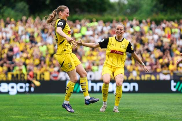 Verbandspokal Finale: BVB - FC Schalke 04; am 01.06.2025 Annika Enderle (Borussia Dortmund, 19)jubelt zum 2:0 Verbandspokal Finale: BVB - FC Schalke 04; Dortmund, Stadion Rote Erde am 01.06.2025 Copyright: xBEAUTIFULxSPORTS Freisenx