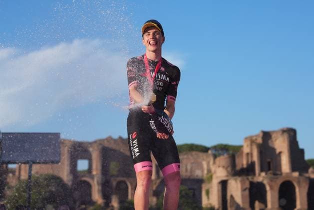 Olav Kooij of Team Visma Lease A Bike winner of the stage on the podium during the stage 21 of the Giro d™Italia from Roma to Roma, Italy - Sunday, June 01, 2025. - cycling.  Copyright: xGianxMattiaxD Alberto LaPressex
