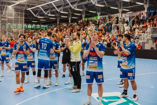 TUSEM Essen vs. VfL Luebeck-Schwartau, Handball, 2. Bundesliga, 01.06.25 Thore Heinemann (Nr. 34, VfL Luebeck-Schwartau) und die Mannschaft des VfL. TUSEM Essen vs. VfL Luebeck-Schwartau, Handball, 2. Bundesliga, 01.06.25 Essen NRW Germany