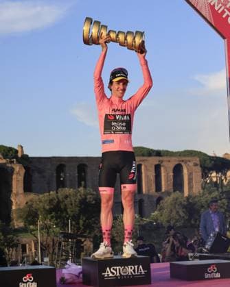 CICLISMO - Giro d Italia - Stage 21 - Rome-Rome Simon Yates, Team Visma Lease a Bike,Winner of Giro d Italia 2025, Tour of Italy, Stage 21, Roma - Roma (143 Km) on 1 June 2025 in Roma, Italy - during Stage 21 - Rome-Rome, Giro d Italia race in Rome, Italy, June 01 2025 Rome Italy  Copyright: xIPAxSport ABACAx