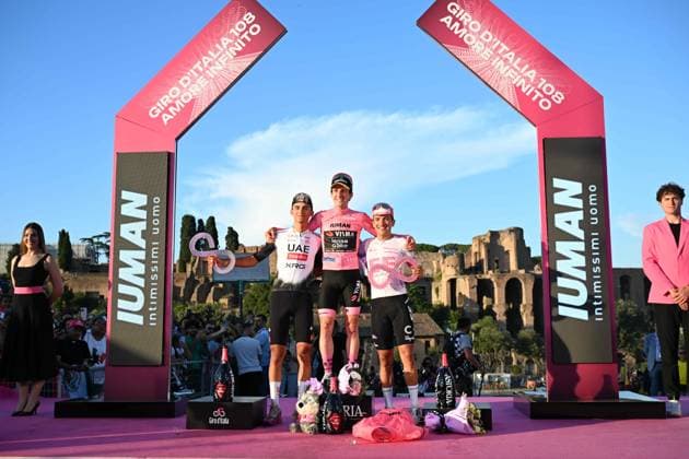 01-06-2025 Giro D italia; Tappa 21 Roma - Roma; 2025, Visma - Lease A Bike; 2025, Uae Team Emirates - Xrg; 2025, Ef Education - Easypost; Yates, Simon; Del Toro Romero, Isaac; Carapaz Antonio, Richard Antonio; Roma; 