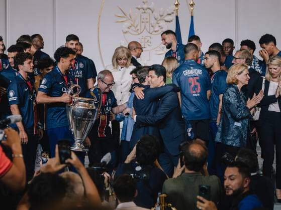 Emmanuel Macron reçoit les joueurs du PSG (Champions d Europe 2025) à l Elysée E.Macron, président de la République Française, reçoit les joueurs du PSG à l Elysée après leur victoire historique (5-0) en finale de la Ligue Des Champions 2025. Paris, le 1er juin 2025. Mathilde Mazars Pool Bestimage E.Macron welcomes PSG players to the Elysée Palace after their historic 5-0 victory in the 2025 Champions League final. Paris, June 1, 2025. Paris France  Copyright: xMathildexMazarsx xPoolx xBestimagexMathildexMazarsx xPoolx xBestimagex