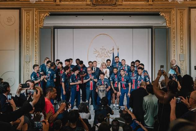 Emmanuel Macron reçoit les joueurs du PSG (Champions d Europe 2025) à l Elysée E.Macron, président de la République Française, reçoit les joueurs du PSG à l Elysée après leur victoire historique (5-0) en finale de la Ligue Des Champions 2025. Paris, le 1er juin 2025. Mathilde Mazars Pool Bestimage E.Macron welcomes PSG players to the Elysée Palace after their historic 5-0 victory in the 2025 Champions League final. Paris, June 1, 2025. Paris France  Copyright: xMathildexMazarsx xPoolx xBestimagexMathildexMazarsx xPoolx xBestimagex