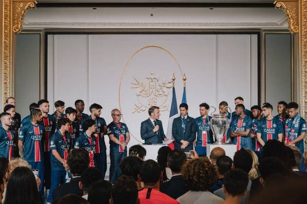 Emmanuel Macron reçoit les joueurs du PSG (Champions d Europe 2025) à l Elysée E.Macron, président de la République Française, reçoit les joueurs du PSG à l Elysée après leur victoire historique (5-0) en finale de la Ligue Des Champions 2025. Paris, le 1er juin 2025. Mathilde Mazars Pool Bestimage E.Macron welcomes PSG players to the Elysée Palace after their historic 5-0 victory in the 2025 Champions League final. Paris, June 1, 2025. Paris France  Copyright: xMathildexMazarsx xPoolx xBestimagexMathildexMazarsx xPoolx xBestimagex