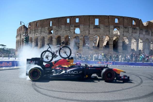 Sport Themen der Woche KW22 Reb Bull during Stage 21 - Rome-Rome, Giro d Italia race in Rome, Italy, June 01 2025  Copyright: xMassimoxLanducci IPAxSportx xipa-agency.netx xx IPA_58511673 IPA_Agency_IPA58511673
