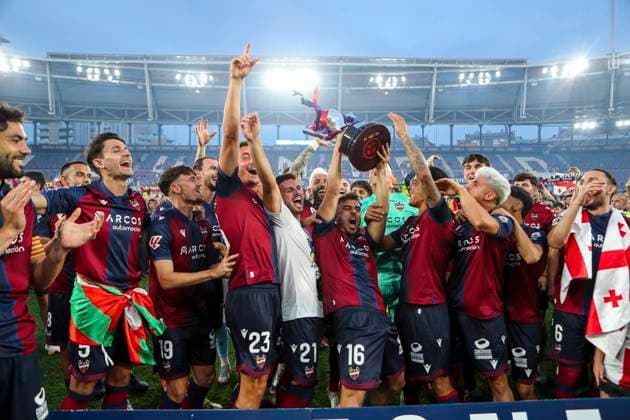 Sport Themen der Woche KW22 June 1, 2025, Valencia, Valencia, SPAIN: Players of Levante celebrate the Title of Champions of the Spanish Second League, Liga Hypermotion, after their match played between Levante UD and SD Eibar at Ciutat de Valencia stadium on June 01, 2025, in Valencia, Spain. Valencia SPAIN - ZUMAa181 20250601_zaa_a181_236 Copyright: xIvanxTerronx