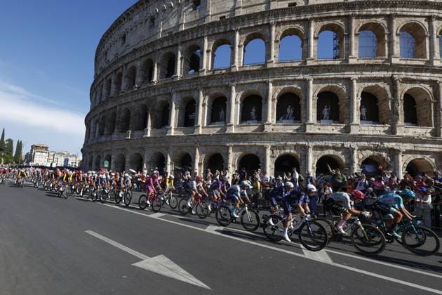 Last stage of the Giro d Italia in Rome ROME, ITALY - JUNE 01: Athletes make their way past the Colosseum during the 21st and last stage of the Giro d Italia (Tour of Italy) cycling race 108th edition in Rome, Italy on June 01, 2025. Riccardo De Luca Anadolu Rome Italy. Editorial use only. Please get in touch for any other usage.  Copyright: x2025xAnadoluxRiccardoxDexLucax
