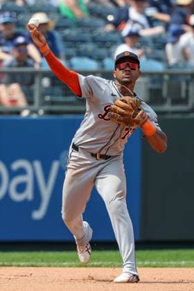 MLB, Baseball Herren, USA 2025: Tigers Vs Royals JUN 01 June 01, 2025: Detroit Tigers third baseman Andy Ibanez (77) throws to first for the out on Kansas City Royals designated hitter Jonathan India (6) during the seventh inning at Kauffman Stadium in Kansas City, MO. David Smith CSM (Credit Image: Â David Smith Cal Media) Kansas City Mo United States of America EDITORIAL USE ONLY Copyright: xx ZUMA-20250601_zma_c04_148.jpg DavidxSmithx csmphotothree389155